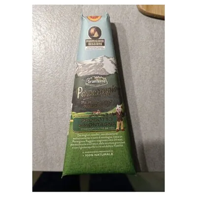 Parmareggio Parmigiano Reggiano aged cheese, 250 g